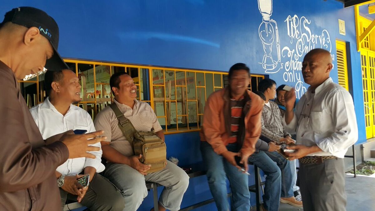 Monitor dan koordinasi dengan Satintelkam Polrestabes Bandung terkait aksi unras lanjutan sidang Buni Yani di Jl. Seram.15/8/2017.