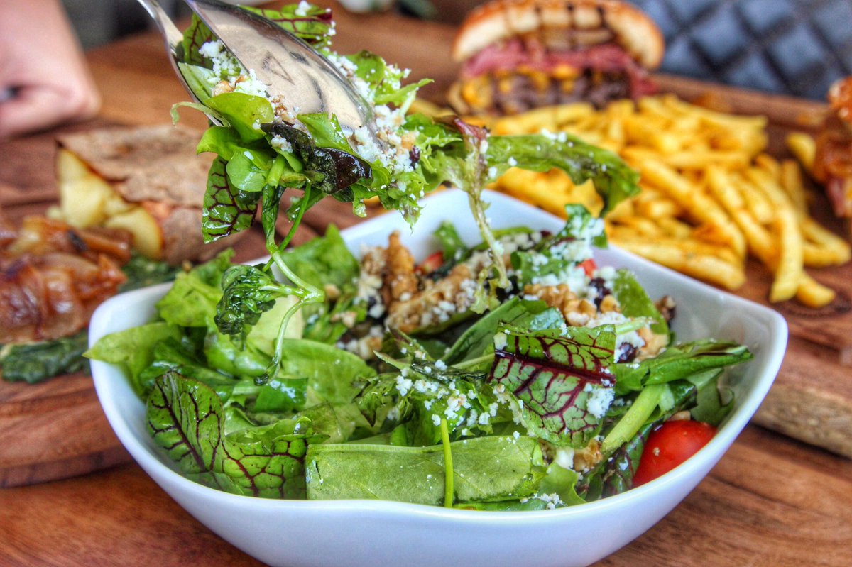 Sofralarımızın ayrılmaz parçası salatalarımız lezzet üstüne lezzet katıyor  😋 🥗 #onesteakhouse #beylikdüzü