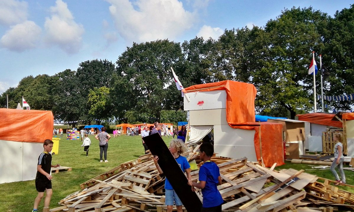 JoyceDFoto's tweet photo. Prachtig weer om hutten te bouwen #kinderdorp #Doornenburg @BuienRadarNL @mrmiddendorp @WilliamHuizinga @onwukaa @Jennifer_Faber https://t.co/Dz8CtbsKen