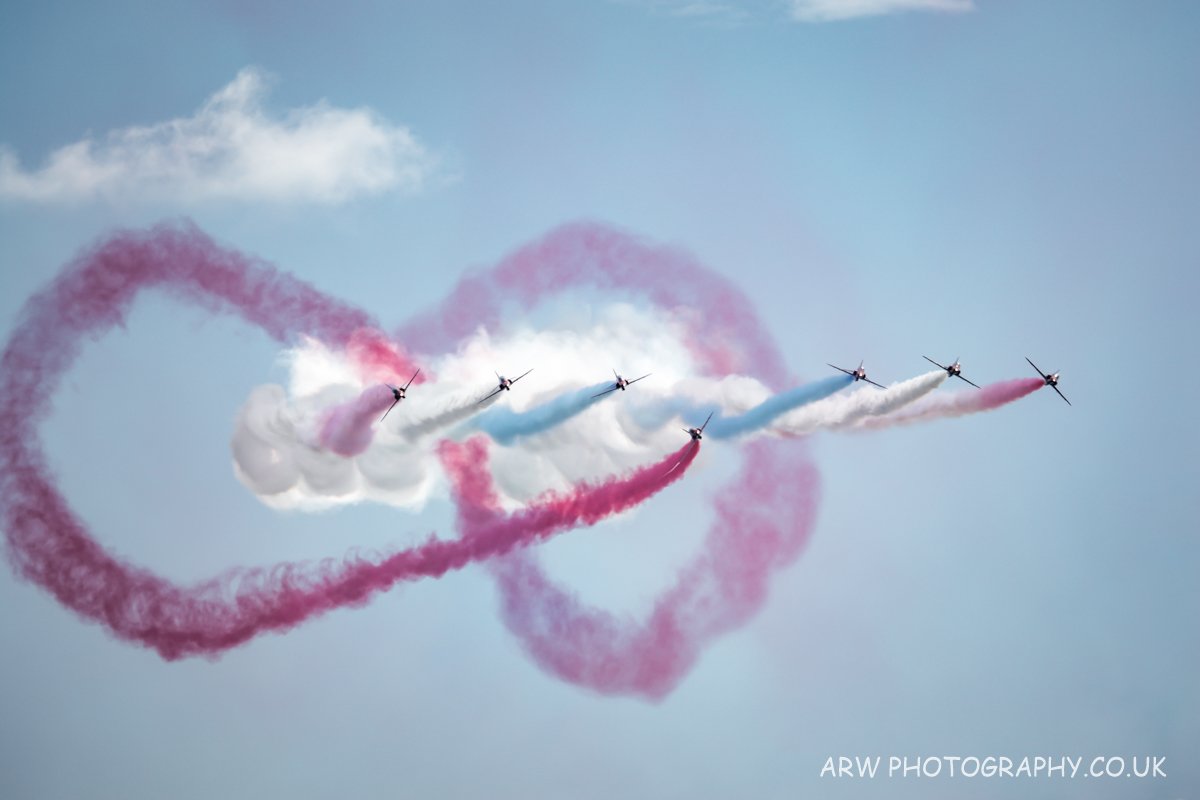 arwphotography's tweet photo. Great display @rafredarrows @EB_Airshow https://t.co/LirtNnVz5y