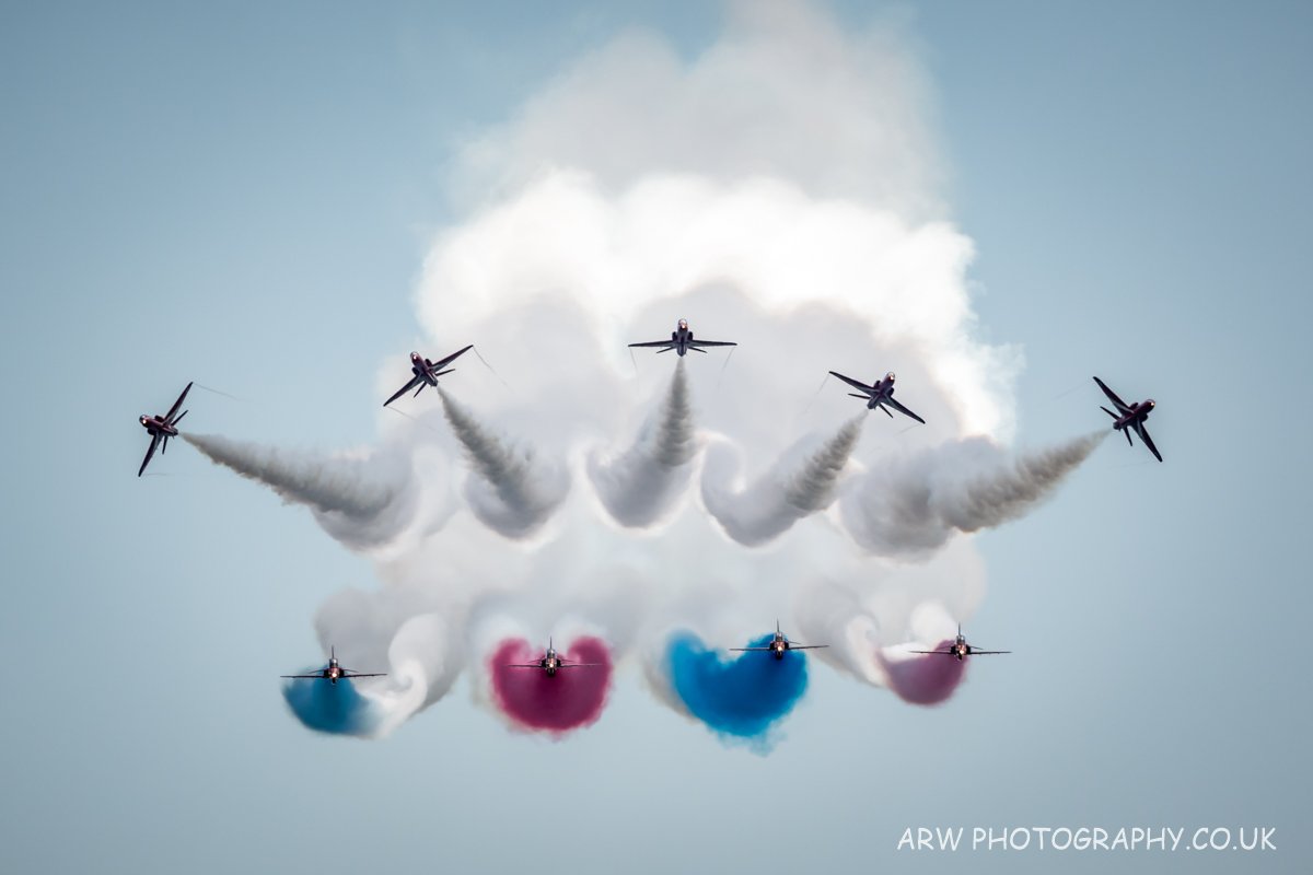 arwphotography's tweet photo. Great display @rafredarrows @EB_Airshow https://t.co/LirtNnVz5y