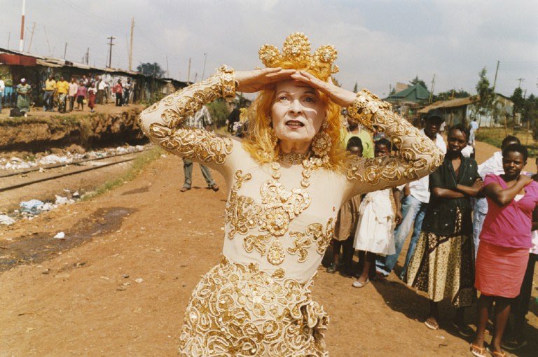 dearmagazine_'s tweet photo. El punk no ha muerto. Ella es el punk https://t.co/A39UyuC7MJ @FollowWestwood #viviennewestwood #punklady #ladypunk https://t.co/qUmhP1E7Gs