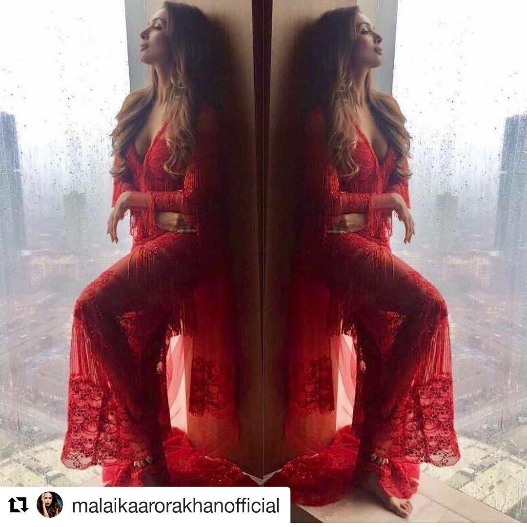 KNOTTYTALES_KT's tweet photo. We can't get enough of how svelte and sultry Malaika looks in this creation for@lakmefashionweek @ridhimehraofficial @subbu28
#repost https://t.co/gPIEF3kabh