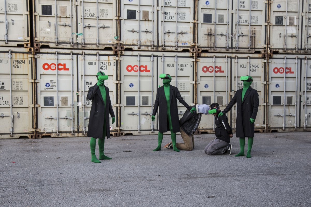 ENCORETHEBAND's tweet image. #1Day1Pic
Les brigades en intervention. @CondorChris est en costume vert. Et Bilel se fait arrêter...
#California🚙 
👉bit.ly/2rGsL7I