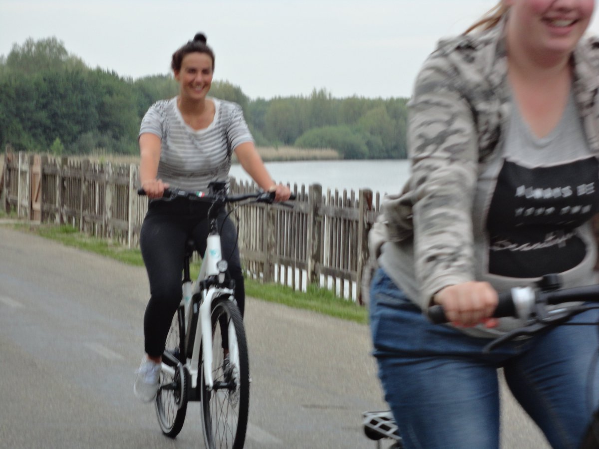 Fietsen werkt goed tegen stress! 😀 elektrischefietsen.com/2017/fietsen-w…