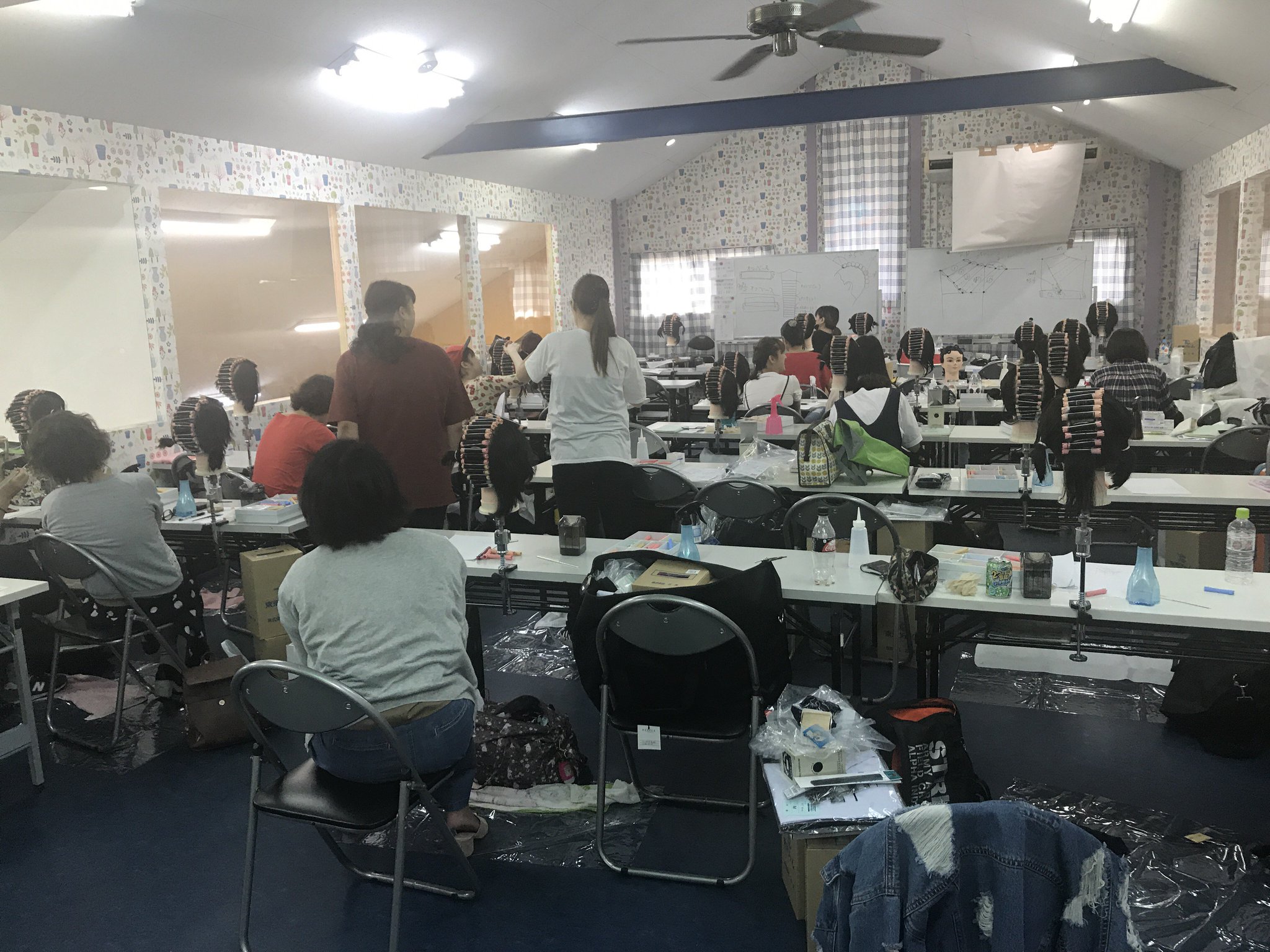 グル美ちゃん 本日から17年4月に入学した 通信生 の初めての スクーリング がスタート みなさん真剣に先生の指導を聞いたり 休み時間は同じ国家資格を目指すメンバー同士で仲良く話したり 約2週間楽しんで頑張りましょう グルノーブル美容専門