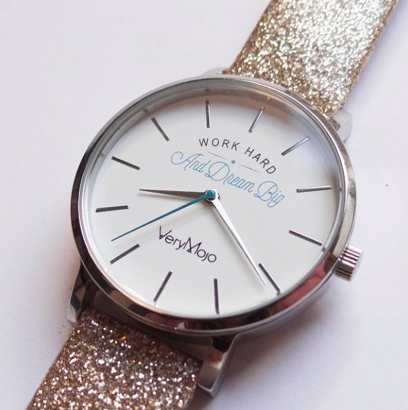 VeryMojo's tweet photo. C’est la rentrée pour la team VeryMojo 🌟
Retrouvez la montre "Work hard and dream big" par ici : https://t.co/9dgB0MwQGZ https://t.co/dYOLfCL1B0