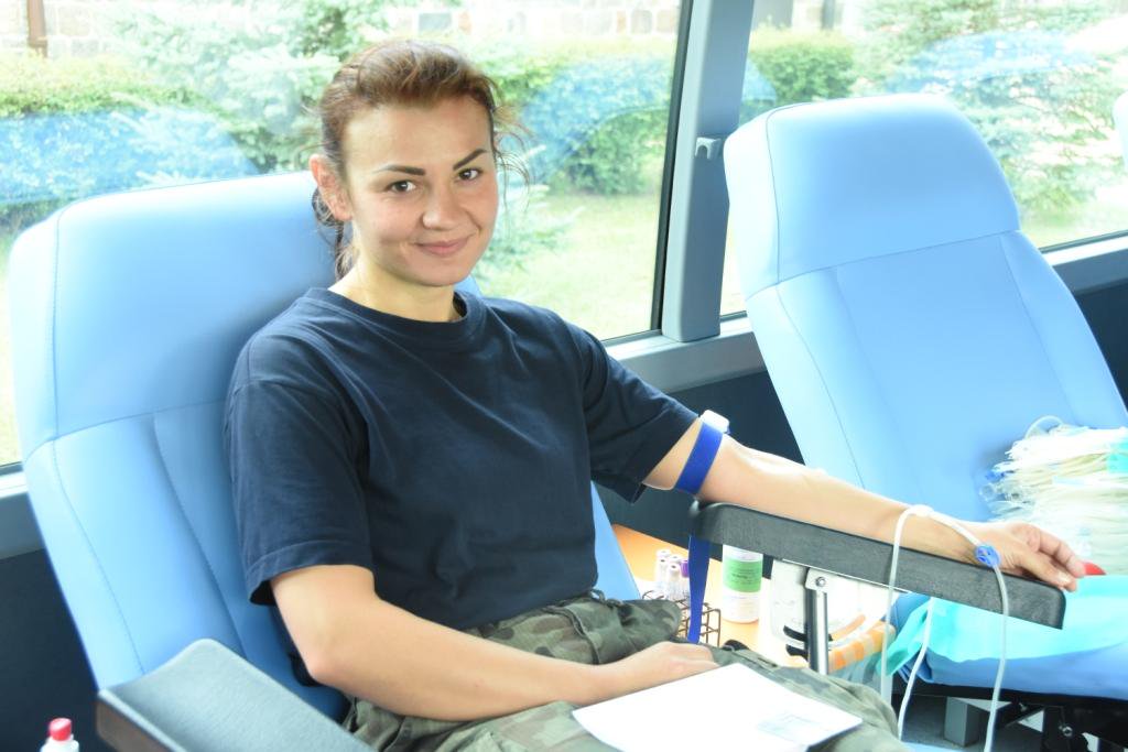 DGeneralneRSZ's tweet image. Żołnierze, elewi i pracownicy #CSMW Ustka oddali ok. 21 l krwi dla RCKiK w Słupsku.
#DGRSZ #TakieJestPolskieWojsko #honoroweKrwiodawstwo