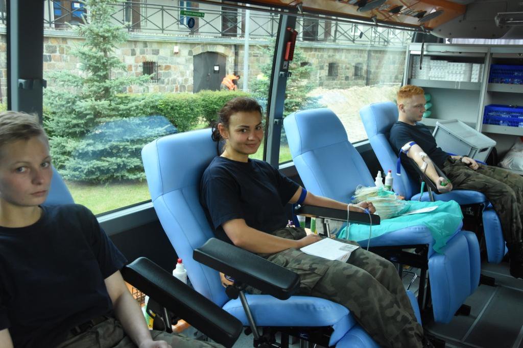 DGeneralneRSZ's tweet image. Żołnierze, elewi i pracownicy #CSMW Ustka oddali ok. 21 l krwi dla RCKiK w Słupsku.
#DGRSZ #TakieJestPolskieWojsko #honoroweKrwiodawstwo