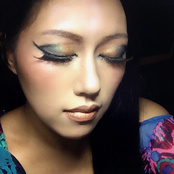 夏すみれ Sumire Natsu パトラメイクhow To ゴールド ブルーグラデ 跳ね上げライン ガッツリ囲み目 ゴールドリップ Before After Wavepro 鉄壁メイク 夏すみれ クレオパトラ メイク すっぴん