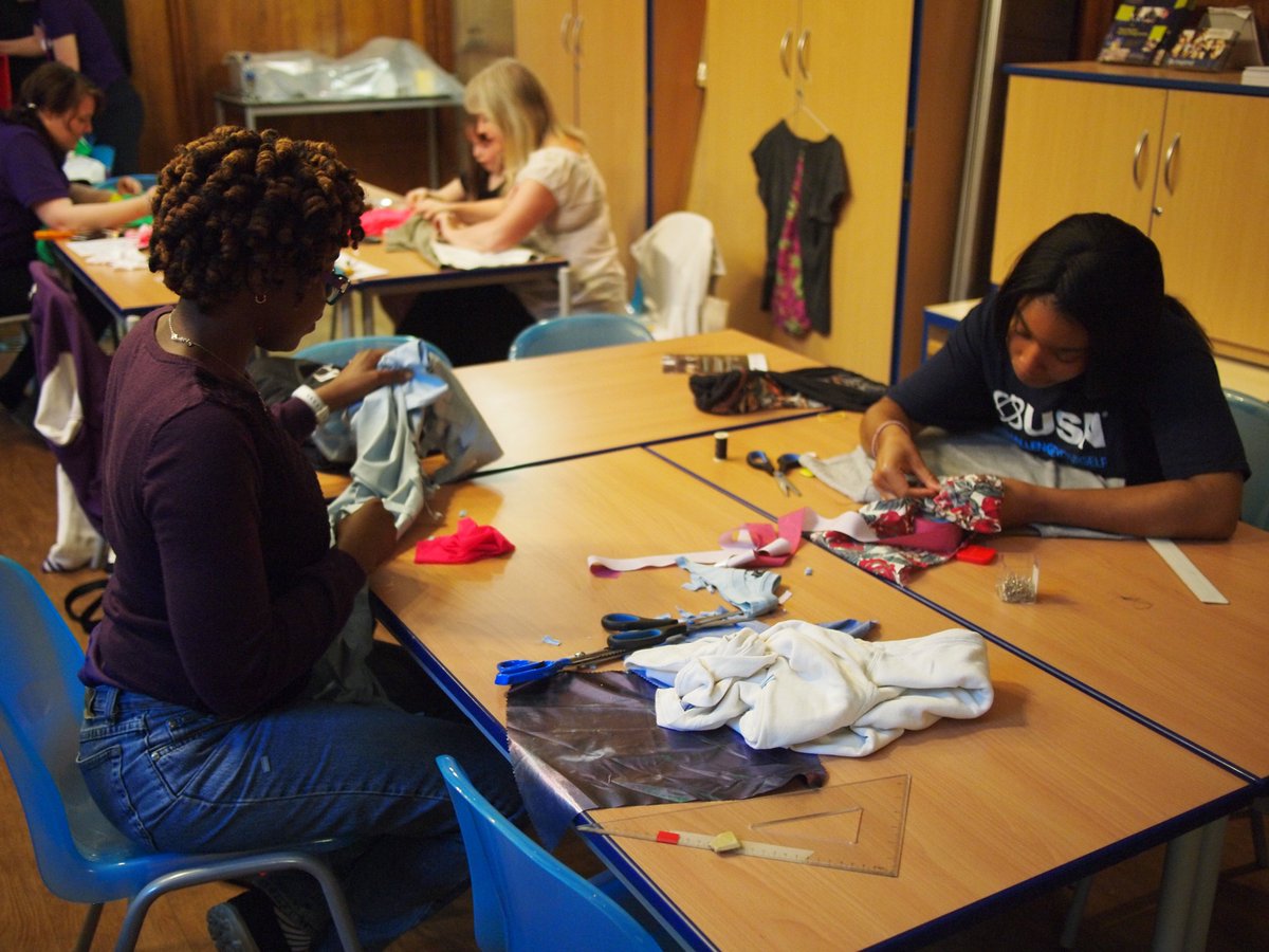 TheJohnRylands's tweet photo. Lots of fun at our 'Tart up your T-shirt' event last week with @StitchedUpUK #jrlObjects. Check out our other events
https://t.co/SVCJXqVD13 https://t.co/XIhF3C63Eo
