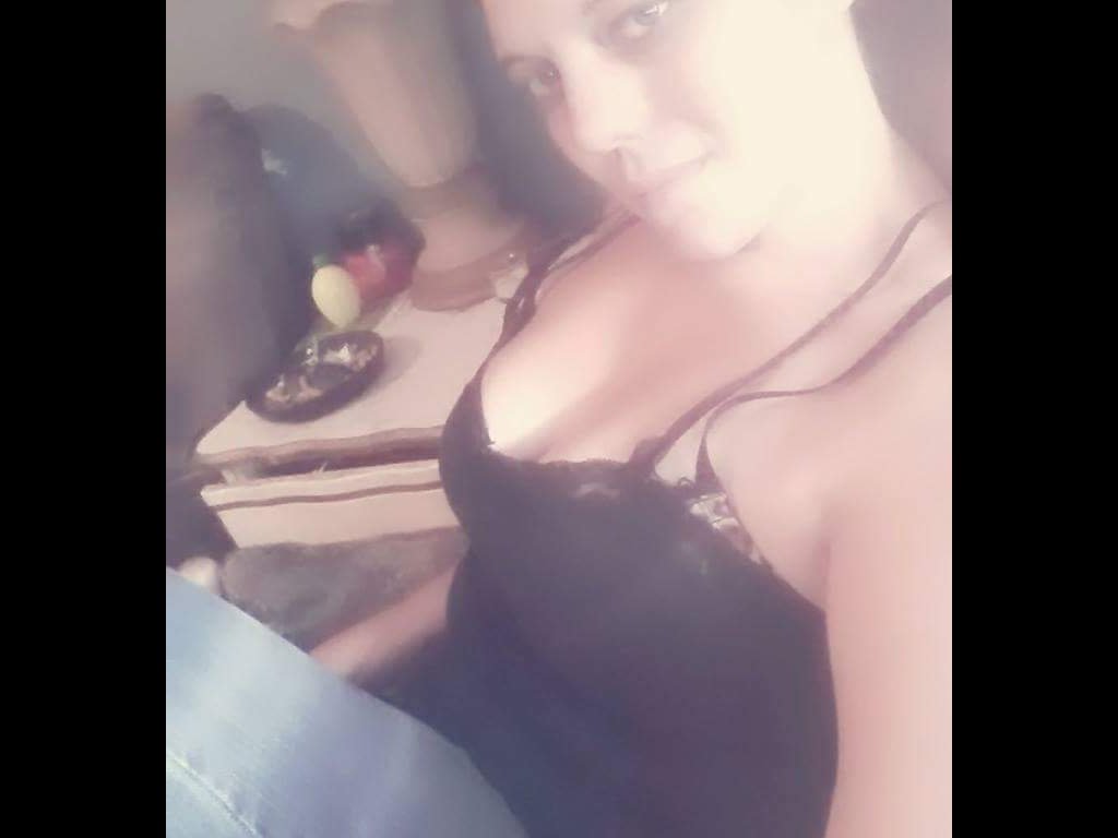 EmberDivine's tweet image. I'm online  @Skyprivate. my profile: profiles.skyprivate.com/model/112477-f… Please RT. thanks! #camgirl