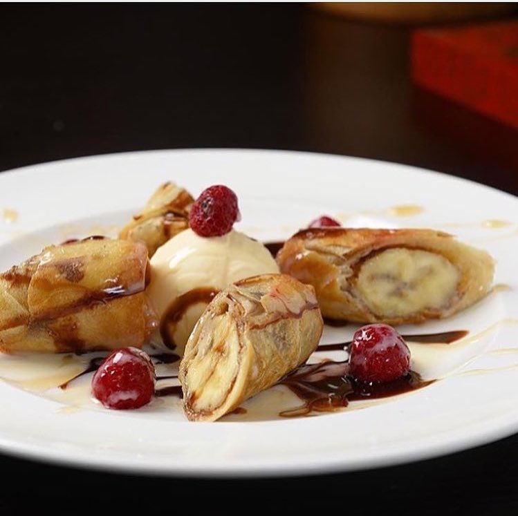 RedDragonCR's tweet photo. رقائق العجين المحشيه بالموز و المقليه، تقدم مع الآيس كريم 🍦
#مطعم #الجبيل #مطعم_رد_دراجون https://t.co/tqWZlDhjEJ