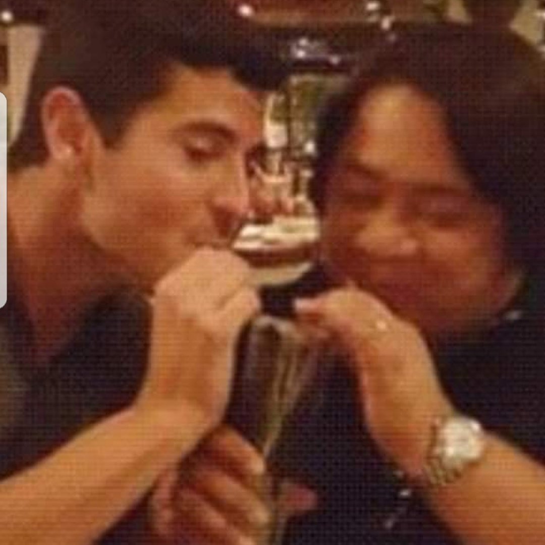 R_FAULKERSoN's tweet photo. Basa na sa ulan yung alaga mo dun uy! Ang haroooot! 😂😂😂😂😂😂 https://t.co/qPwu7cZmX2