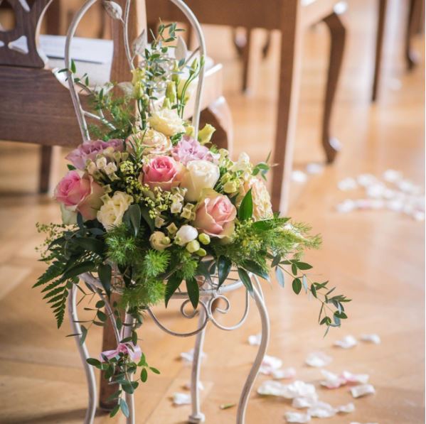 BettyBearFlower's tweet photo. #MondayMotivaton from a recent #summerwedding #floralarrangment #weddingflowers #pendleymanor #weddinginspiration #hertfordshire https://t.co/PvU9CDACmh