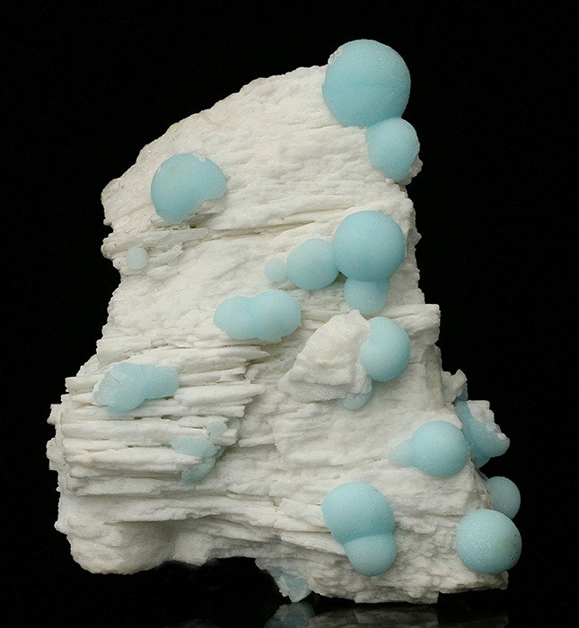 presentcorrect's tweet photo. A fascinating place for colour and form, this Tumblr is dedicated to minerals &amp; crystals. 
https://t.co/HHuJIVa3dX https://t.co/HgiZNhgCdJ