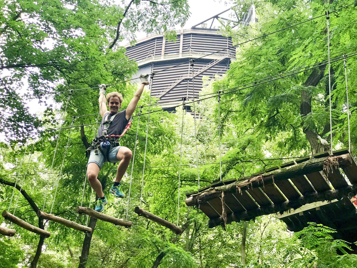 „Aaaaihaihaaaihaihaaaa!“ Einmal abhängen mit dem neuen #Tarzan <a href="/antonzetterholm/">Anton Zetterholm</a> im Hochseilklettergarten #Oberhausen bild.de/regional/ruhrg…