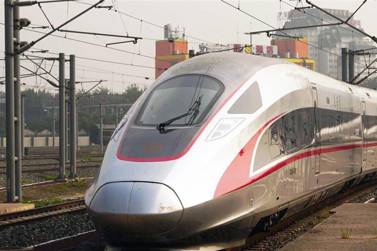 CCTV's tweet photo. China's new-generation bullet trains, the Fuxing, started running between Beijing and Tianjin from Aug 21 at a maximum speed of 300 kmh. https://t.co/D8ufjPT7zo
