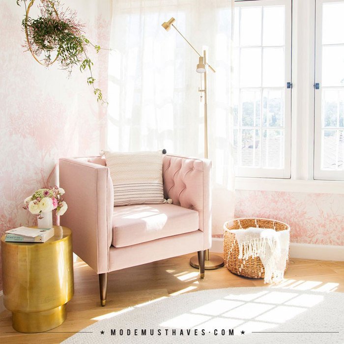 Wij chillen hem deze middag lekker met een boek in onze luie velvet stoel, wat doe jij het liefst om te relaxen? 😽 modemusthaves.com