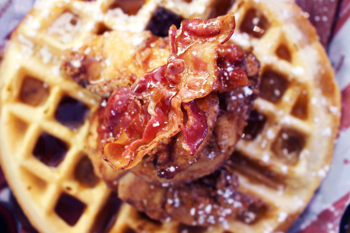 This chicken/bacon/maple wafflefest <a href="/Hickorys_/">Hickory's Smokehouse</a> in #Chester is a sight to be seen....and devoured. Go grab this and start the week properly.