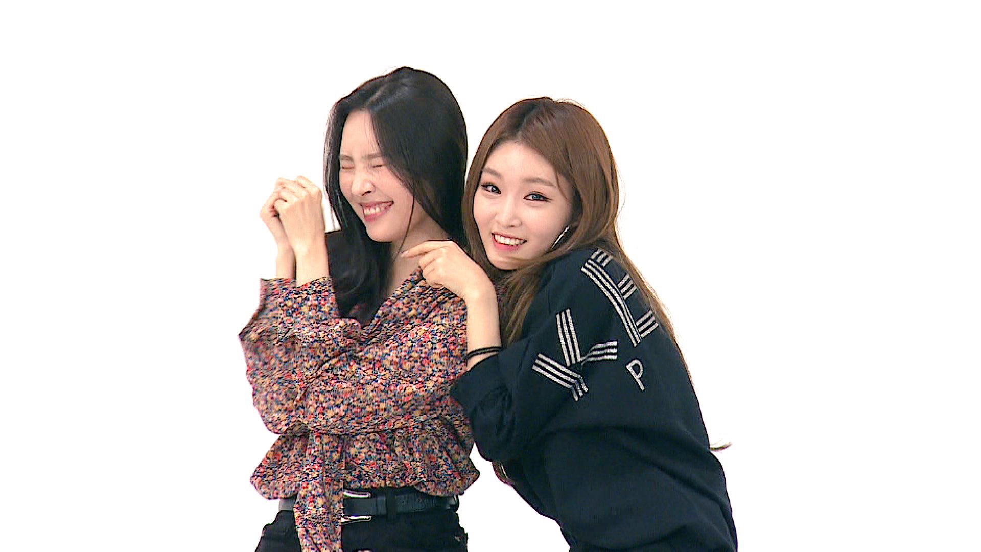 sunmi pics on X: "sunmi & chungha on weekly idol https://t.co/OQfJ2bSLXT" /  X