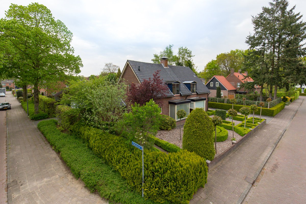 GelderschHuys's tweet photo. Bekijk nu snel de online bezichtiging van deze fraaie tweekapper aan de Torenlaan 27 in Putten! #tekoop #tweekapper
https://t.co/cUCCXg0cUp https://t.co/D7HV1ux0PS