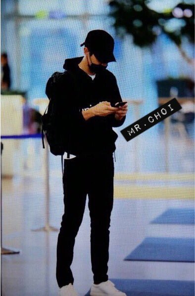 MrChoi_'s tweet photo. 170821 Siwon @ ICN: 엠티 가는 훈남 대학생 오빠가 따로 없네요 엉엉ㅠㅠㅠㅠ 셔터는 누를 뿐 모델이 다 했네😂😂😂 @siwonchoi https://t.co/1CkcxkL3Rp