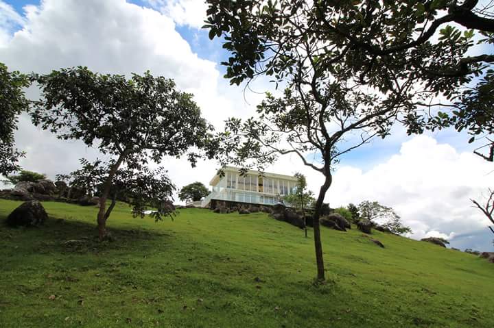 singortfss's tweet photo. Le Cameroun dont on ne Voit Pas a la Tele.#weCAN2019
Connaissez_vous #saddle #Hill #Ranch ? Hotel paradisiaque au Coeur De #Bafut . https://t.co/HXpGiKiUIq