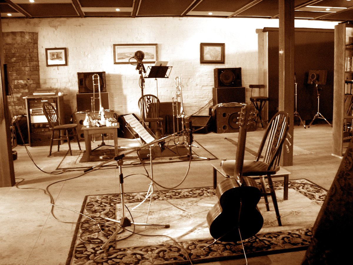 Unit7Studio's tweet photo. Before &amp; after at our studio. Our LIVE Room also serves as a venue for visiting &amp; local artists. Get in touch and we will give you a tour. https://t.co/NH4hStfadP