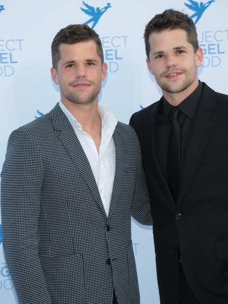 Maxcarver_fr's tweet photo. @Charlie_Carver et @maxcarver au "project angel food" https://t.co/hRo3pIwBY4