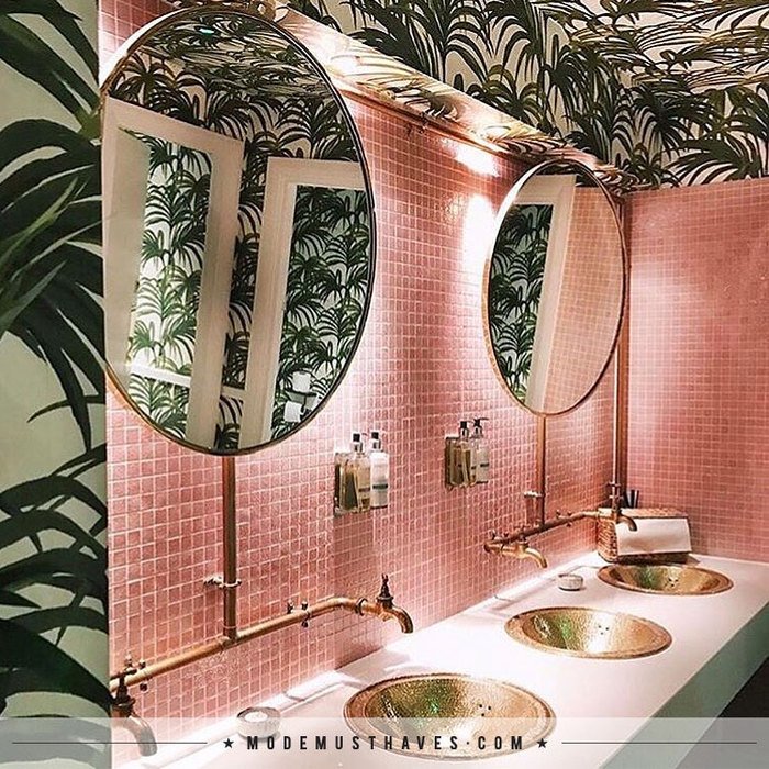 Een warme laaaaaaange douche voor het slapen gaan, heerlijk in zo'n fijn badkamertje als deze 🙏modemusthaves.com