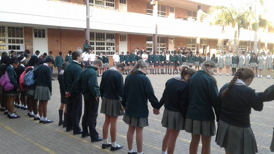 Elke oggend voor skool kom die Robbies bymekaar om te bid. Hierdie was die inisiatief van een van ons prefekte, Samkelo.
