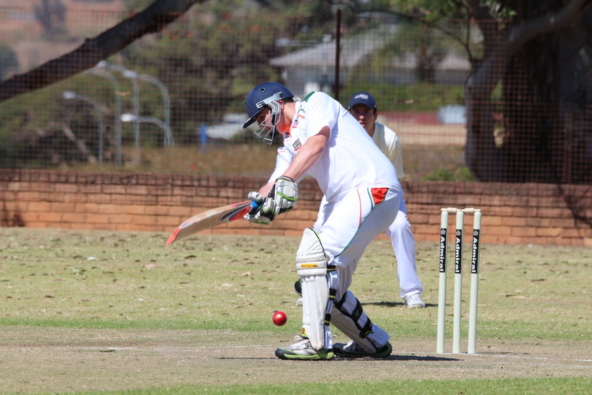 Die 1ste Krieketspan wen oortuigend teen Curro. Rob het slegs 3 paaltjies verloor in hulle beurt.