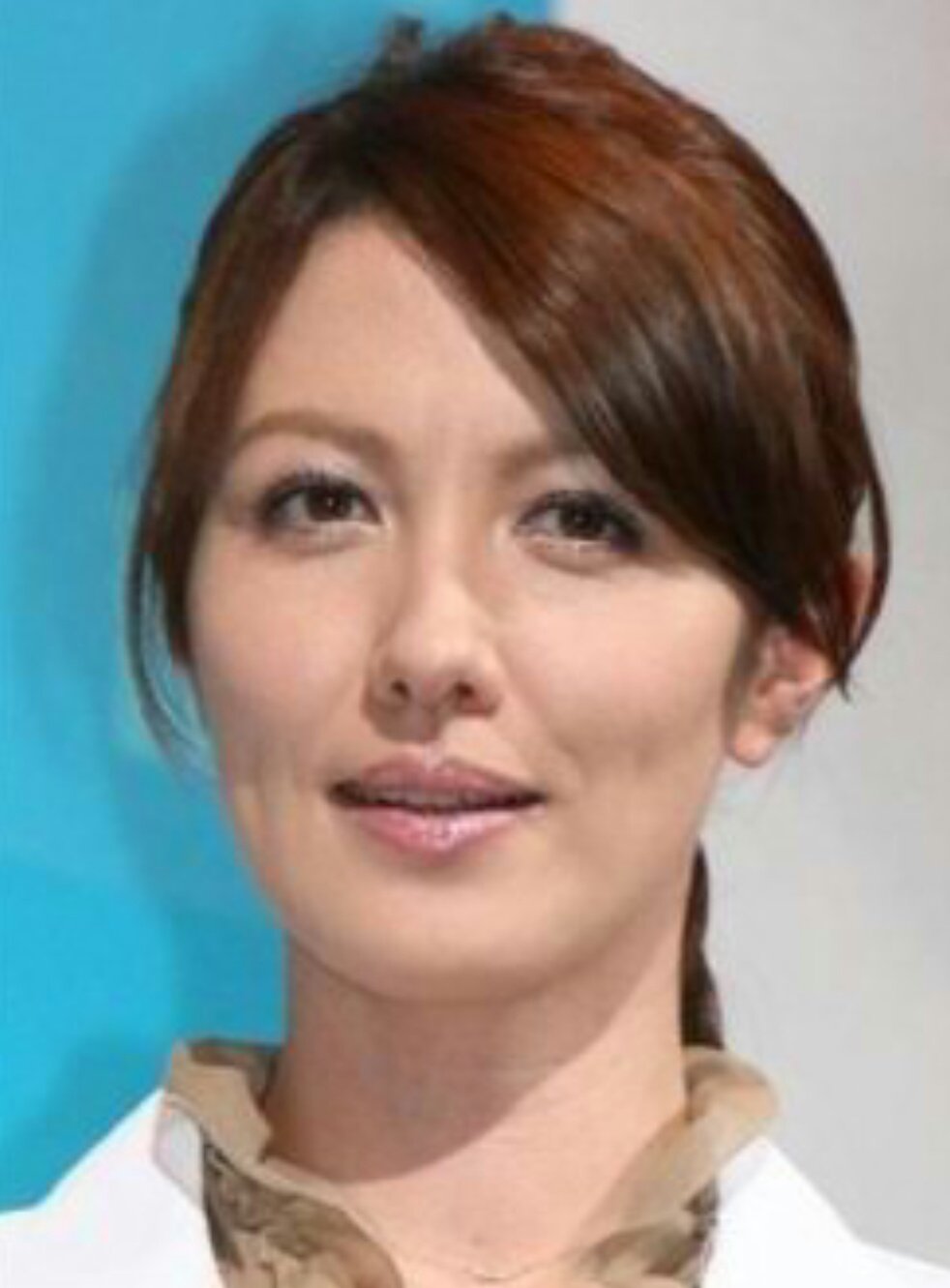 Marie 鼻の下の彫りが深い女性は欲深い っていう何の根拠かわからない人相学を祖父に教え込まれたので 魔性の女とか言われちゃう芸能人を見るたびに お爺ちゃんの遺言 って思って鼻の下見ちゃうじゃん T Co Ytudk5hy07 Twitter