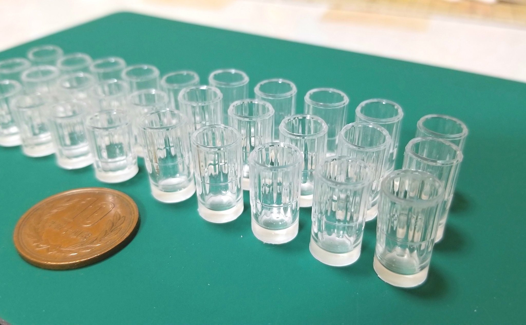 よもぎの幸せ お粘土bba 透明グラス コップ 完成 先ほどのシガレットフィルターとレジンでの作り方に続き 完成パーツ ミニチュアフードのグラス コップ の作り方は 今夜ブログにupします T Co Nk1xibvqvt シルバニアやオビツに