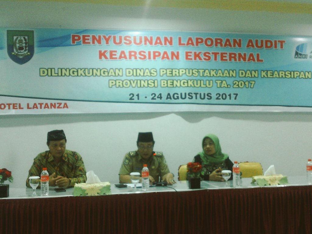 perpusBKL's tweet photo. Penyusunan Laporan Audit Kearsipan Eksternal, pada lingkungan Dinas Perpustakaan dan Kearsipan Provinsi Bengkulu, Latansa 21-24 agustus 2017 https://t.co/FbvEDCDr8K