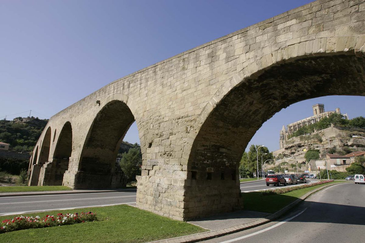 Manresa, la capital del #Bages, tota una ciutat mil·lenària que podeu descobrir a travès de diverses rutes.
+ info: bit.ly/2uYaA2P