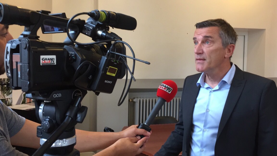 BFicheux's tweet photo. Point ce matin avec journaliste @GrandLilleTV sur le cataclysme que représente l'arrêt des contrats #CUI #CAEV #Estaires #CombatPourL'Emploi https://t.co/Gp0lNcjDNO