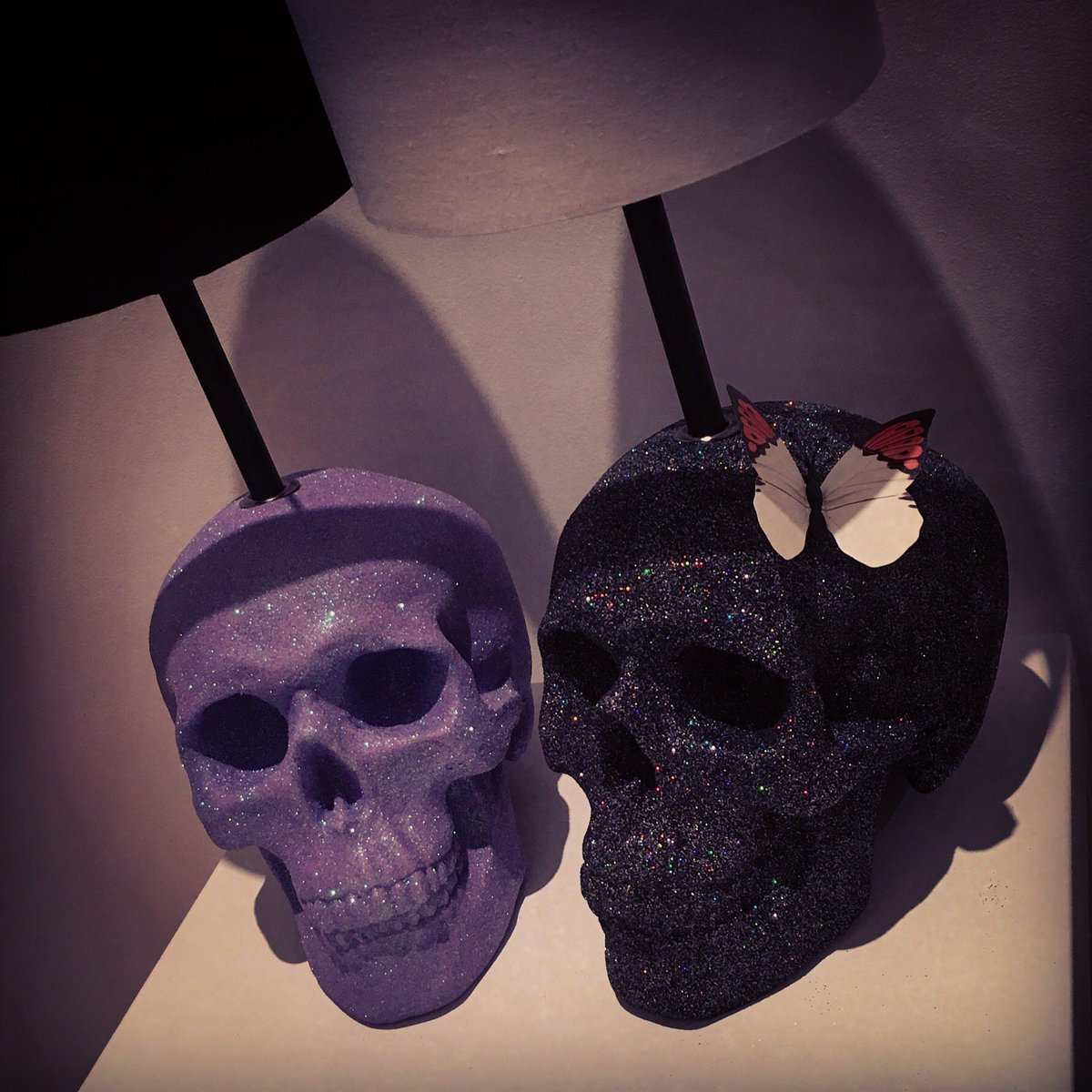 HausofSkulls's tweet photo. Glitter Skull Lamps 💜🖤💀 https://t.co/mj8NPD8qsE #skulls #london https://t.co/mmjvUdHWM1