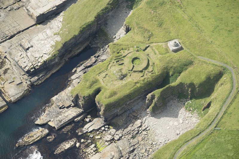 If you need some #MondayMotivaton here is the stunning #Caithness coastline 
scotlandsplaces.gov.uk/record/hes/275…