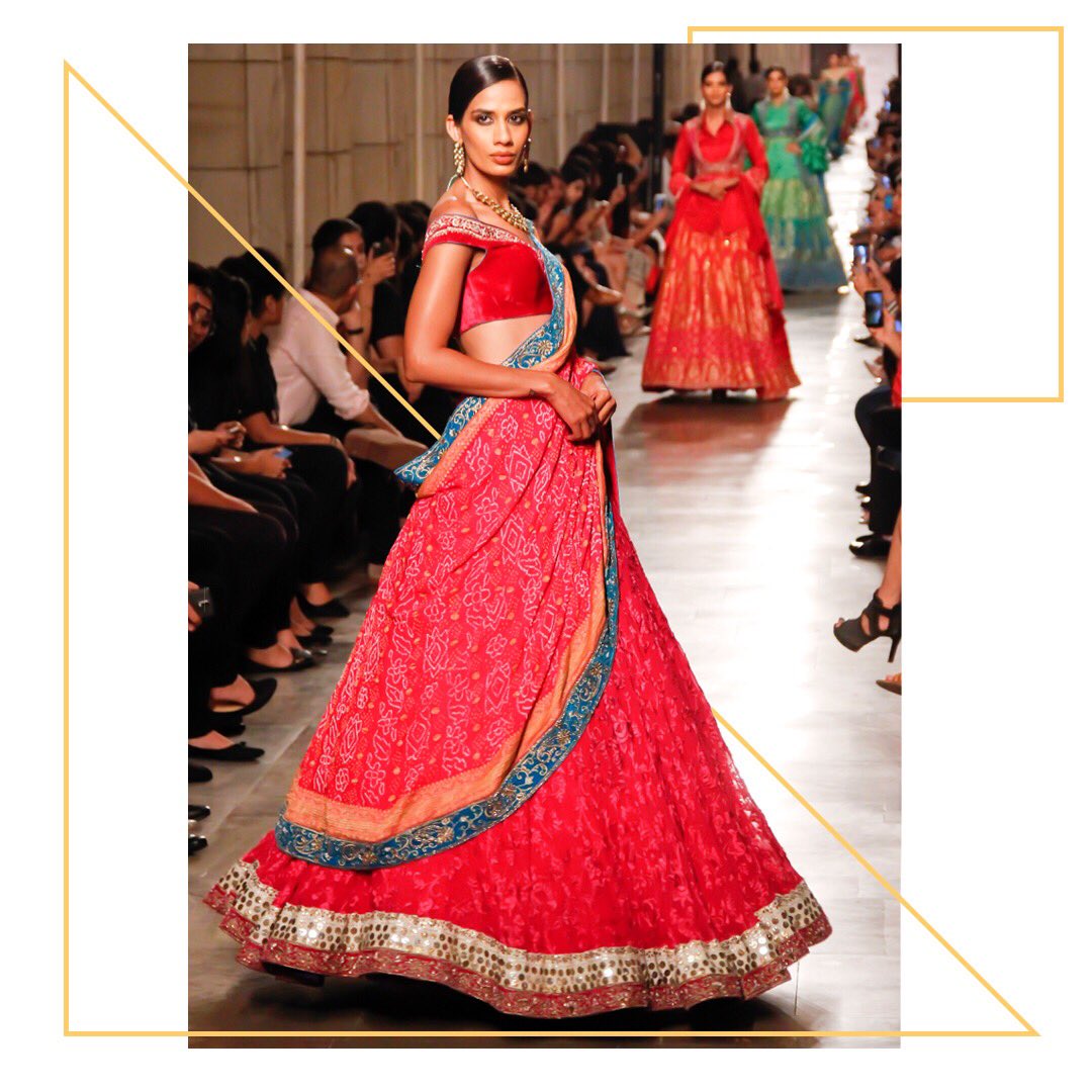 CoutureMG's tweet photo. The splendour of the Lady in Red at #CoutureWeek2017
#MG #ManavGangwani #ManavGangwaniCouture https://t.co/eqyTXx0P8d