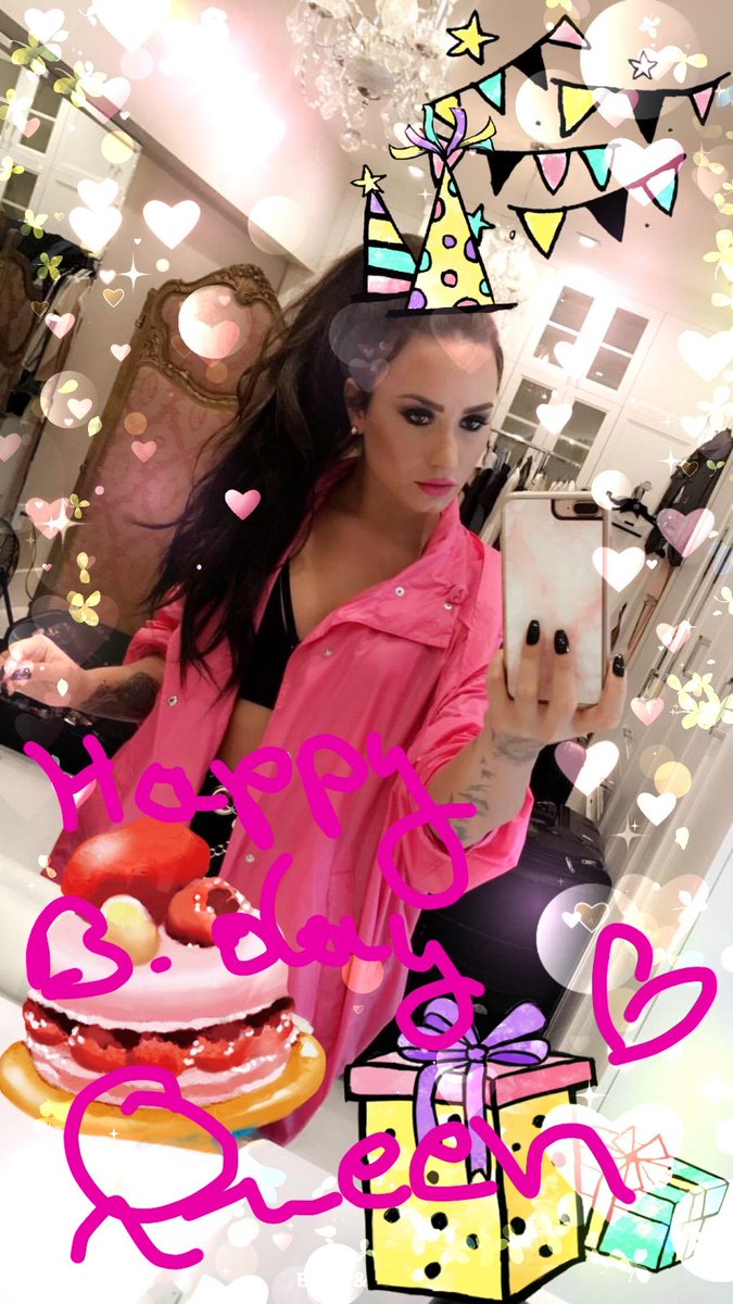 yormilovato3's tweet photo. #HAPPYMFBDAYQUEENDEMI @ddlovato I love you so muchhh #25 https://t.co/etXr7tPerc