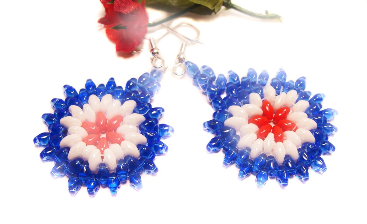 girliegals12's tweet photo. Red, White and Blue Handmade Beaded Earrings:https://t.co/a0D1UhhllT? #redwhiteblueearrings #patrioticearrings #handmadeatamazon #redearring https://t.co/Fc6vV8GRdx