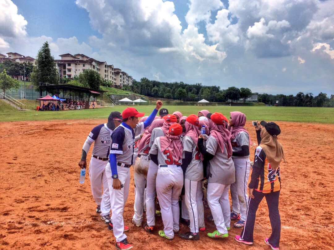bellxrafidin's tweet photo. There nothing soft about softball #firstplace #teamganu #msp @twt_psmza https://t.co/sgIhXOBfjL