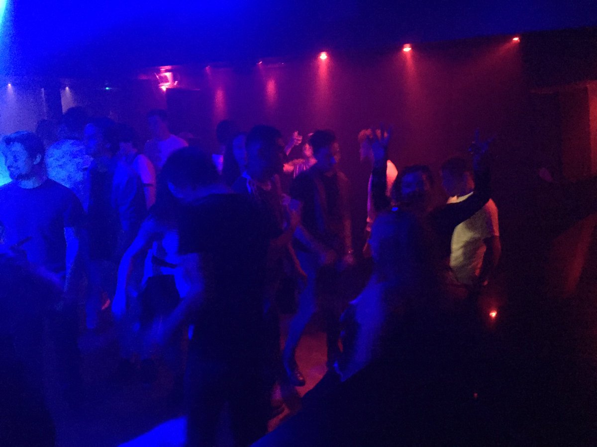 HouseMatters1's tweet photo. Wat a busy night in @HouseMatters1 room @ministryofsound baby box @Dj_essence79 @seanoreilly85 @BlakeMattie https://t.co/f27cBnKKra