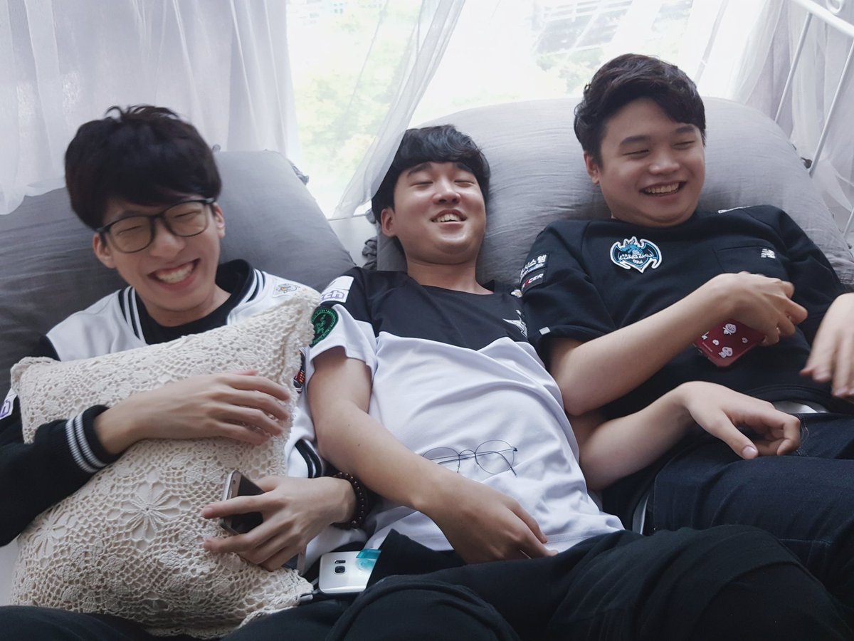 T1LoL's tweet photo. 결승전 많이 기대해 주세요 #SKTWIN https://t.co/qaqRztl9dn