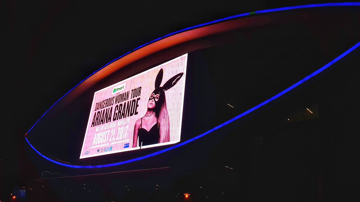 All roads lead to <a href="/MOAArena/">SM Mall of Asia Arena</a> tonight for @ArianaGrande's #DWTourManila by @mmilive <a href="/itsarpee/">Rhiza Pascua</a>  #DWTourMNL