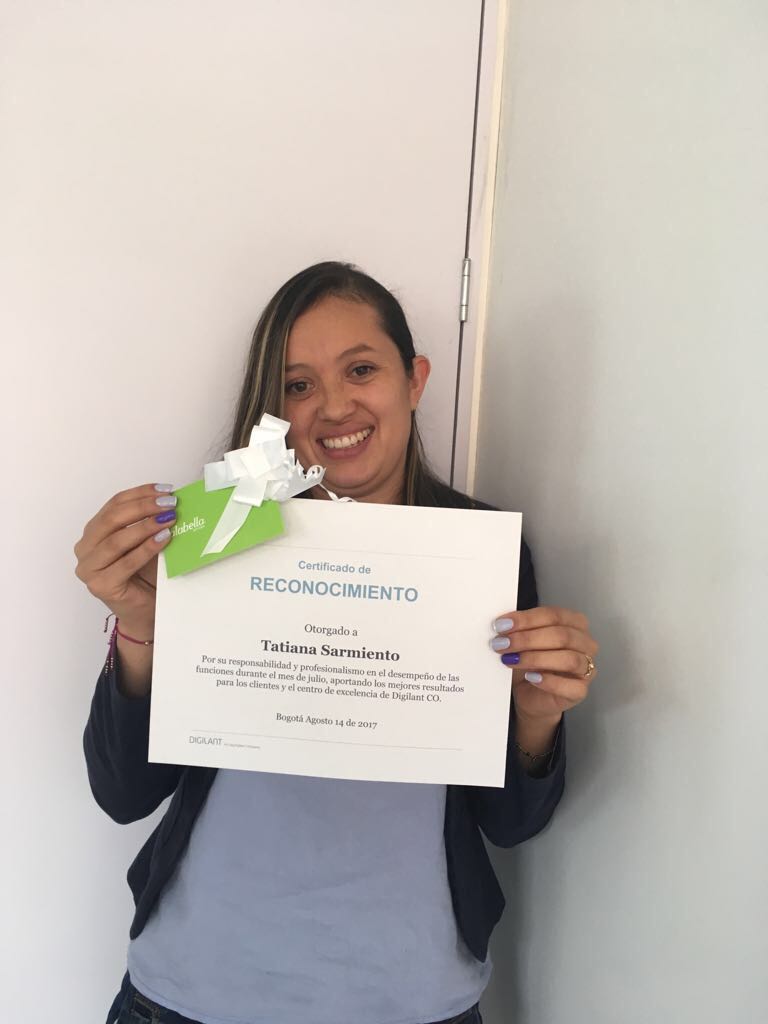 Digilant_CO's tweet photo. Tatiana Sarmiento recibe este reconocimiento por su excelente desempeño en el mes de julio con nuestro equipo en Colombia 🏆 🇨🇴 ¡Felicidades! https://t.co/wtLd2jS6x7