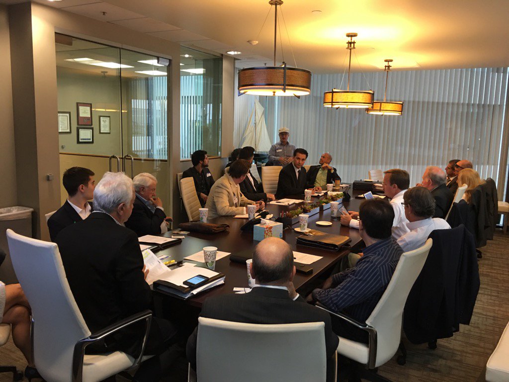 ShawEric's tweet photo. @_allCities_ #TLDlaw host and #jfriedman #REMax full house meeting https://t.co/XAOuG6suph