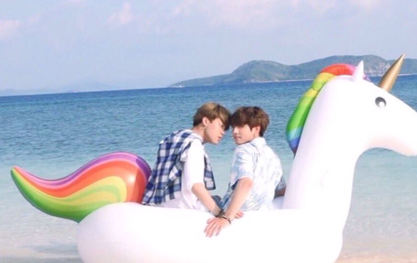 10001woo's tweet photo. JIMIN NEEDS TO CONTROL HIS HORMONES https://t.co/Qrnwn2Be3k